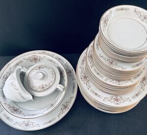 Rose China Kathy #3802 Japan_ Complete set of 6 _ No cups, no saucers.